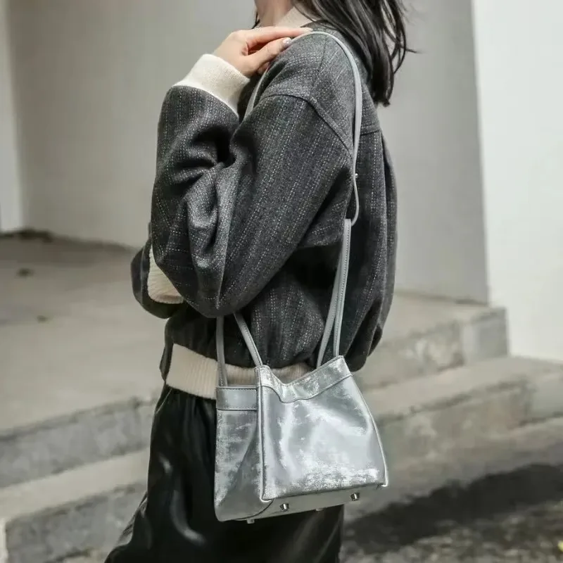 حقيبة دلو نسائية فاخرة بتصميم مميز لعام 2025، مصنو...