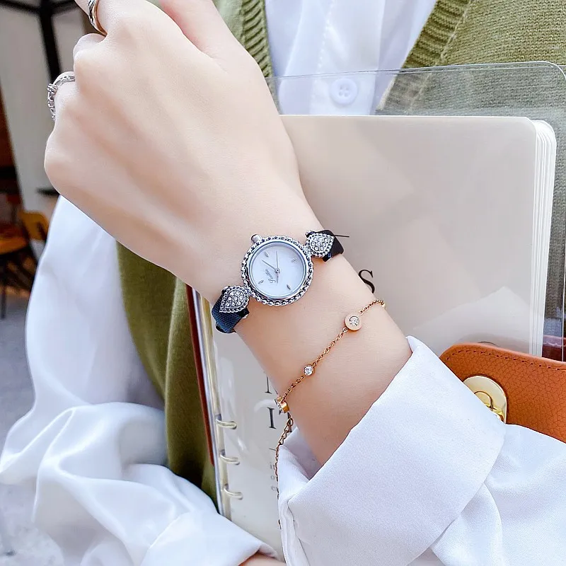 MAYZHISU Fashion Women's Watches Light Luxury Brand Women Quartz Watch Faced Diamond Leather Strap Small Ladies Wristwatch