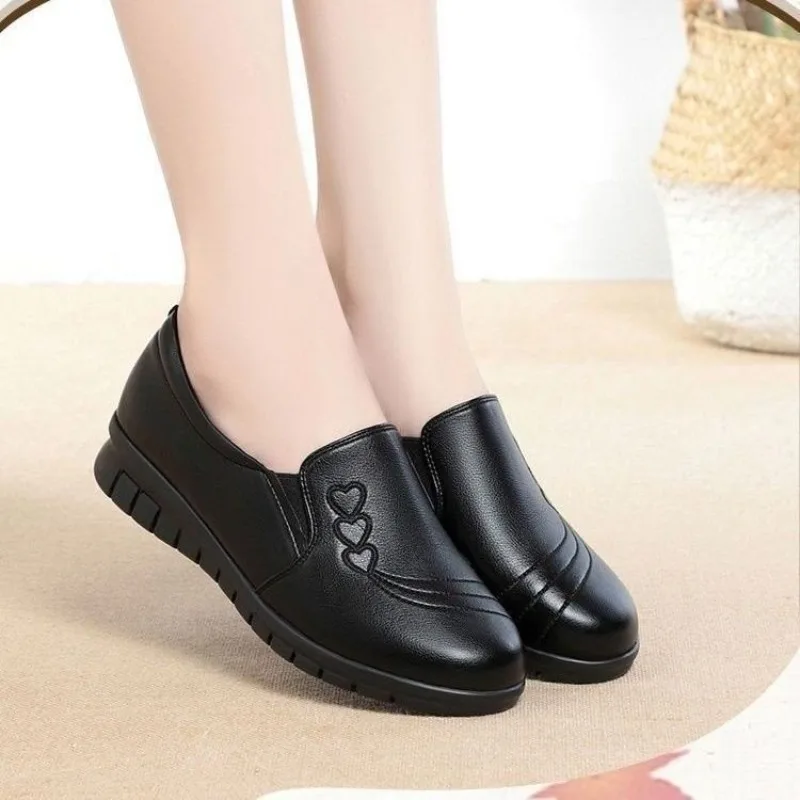 Women Shoes Leather Non-slip Casual Comfortable Middle-aged Ladies Flat