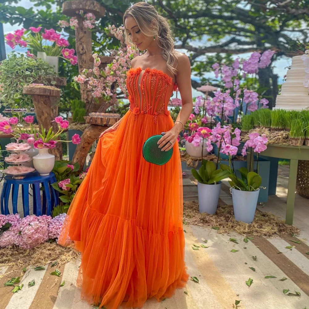 

Elegant Orange Strapless Sleeveless Evening Dresses Lace Floor Length Bridesmaid Dress Zipper Back Tulle Prom Gowns with Flowers