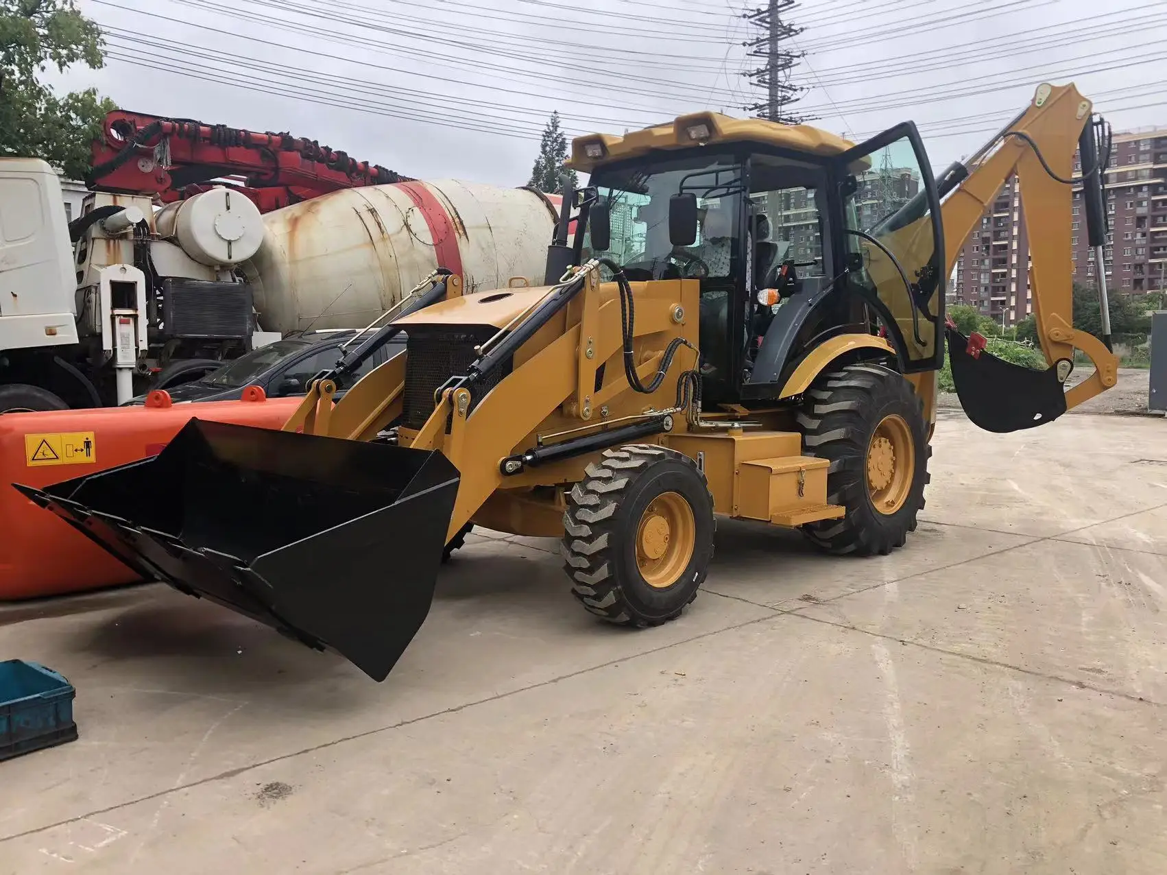 Рисунок 3 - Экскаватор-погрузчик CAT 420F