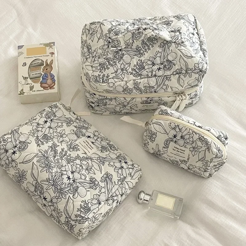 2024 Vintage Flower Quilting Women Makeup Bag Portable Zipper Cosmetic Travel Organizer Female Handbag Toiletry Pouch for Girls 2