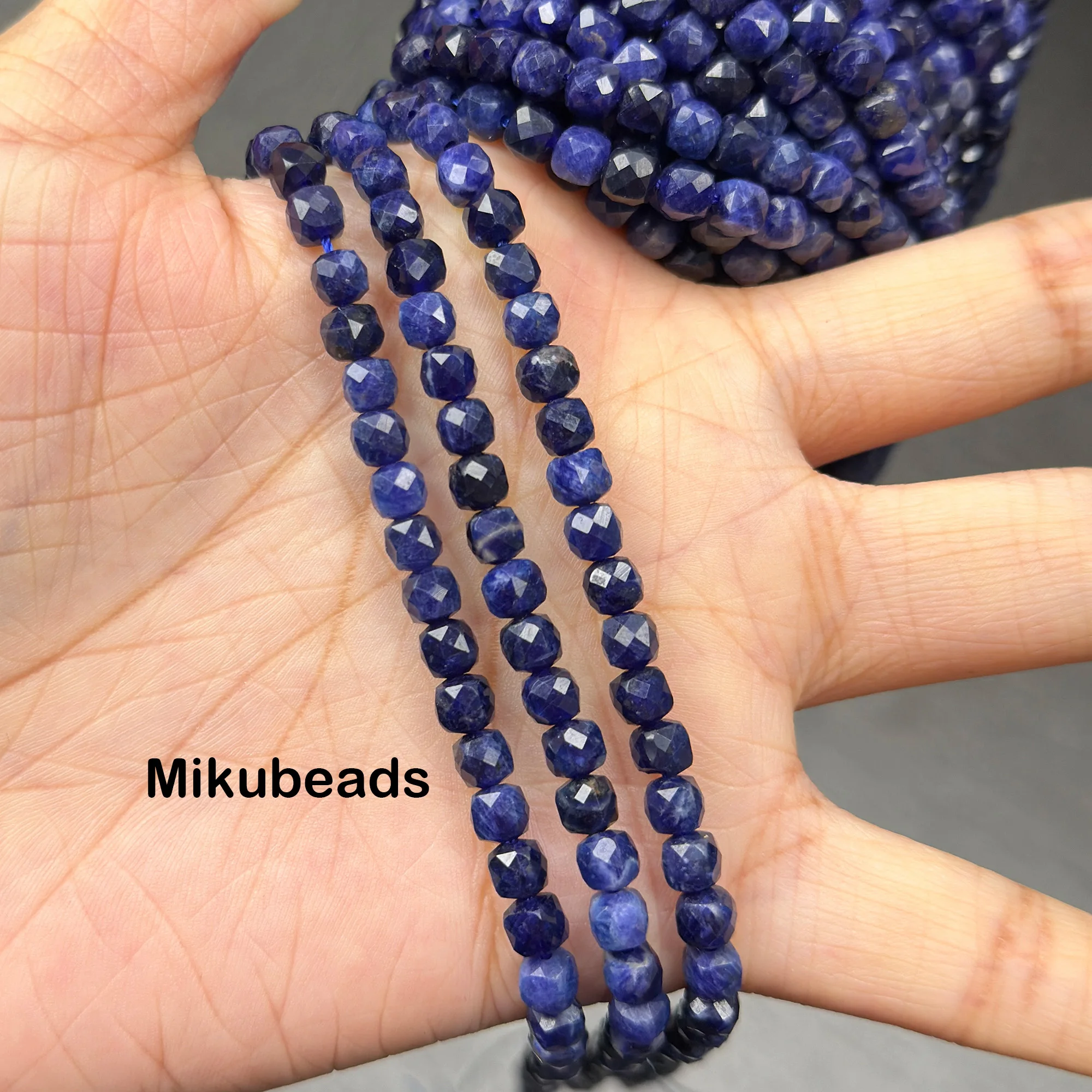 천연 3A 소달라이트 4*4mm 각진 큐브 라운드 비즈 주얼리 DIY 목걸이 팔찌 도매용