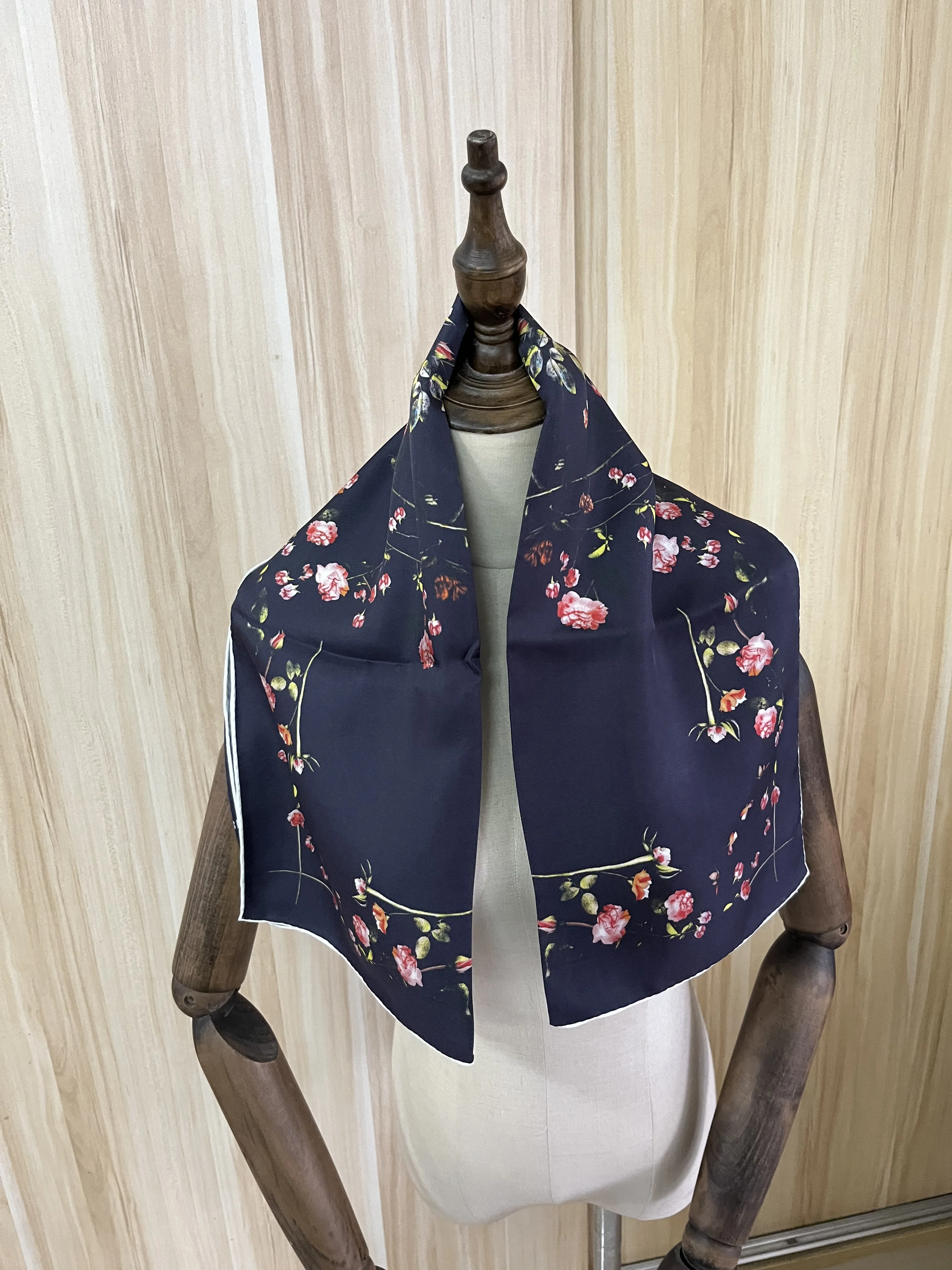 

2022 new arrival fashion elegant dark blue 18MM 100% silk scarf 90*90 cm square shawl twill wrap for women lady girl gift
