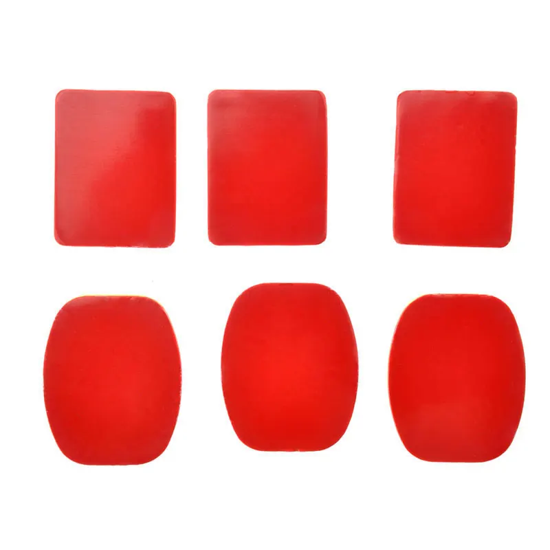 Gros plan sur un autocollant adhésif double face pour caméra action, avec texture visible.