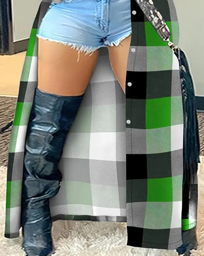 Рисунок 3 - Женское длинное пальто на пуговицах