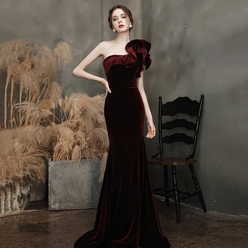 

Sexy Burgundy Velour Wedding Dresses 2023 Women One Shoulder High Split Formal Prom Gowns Vestido