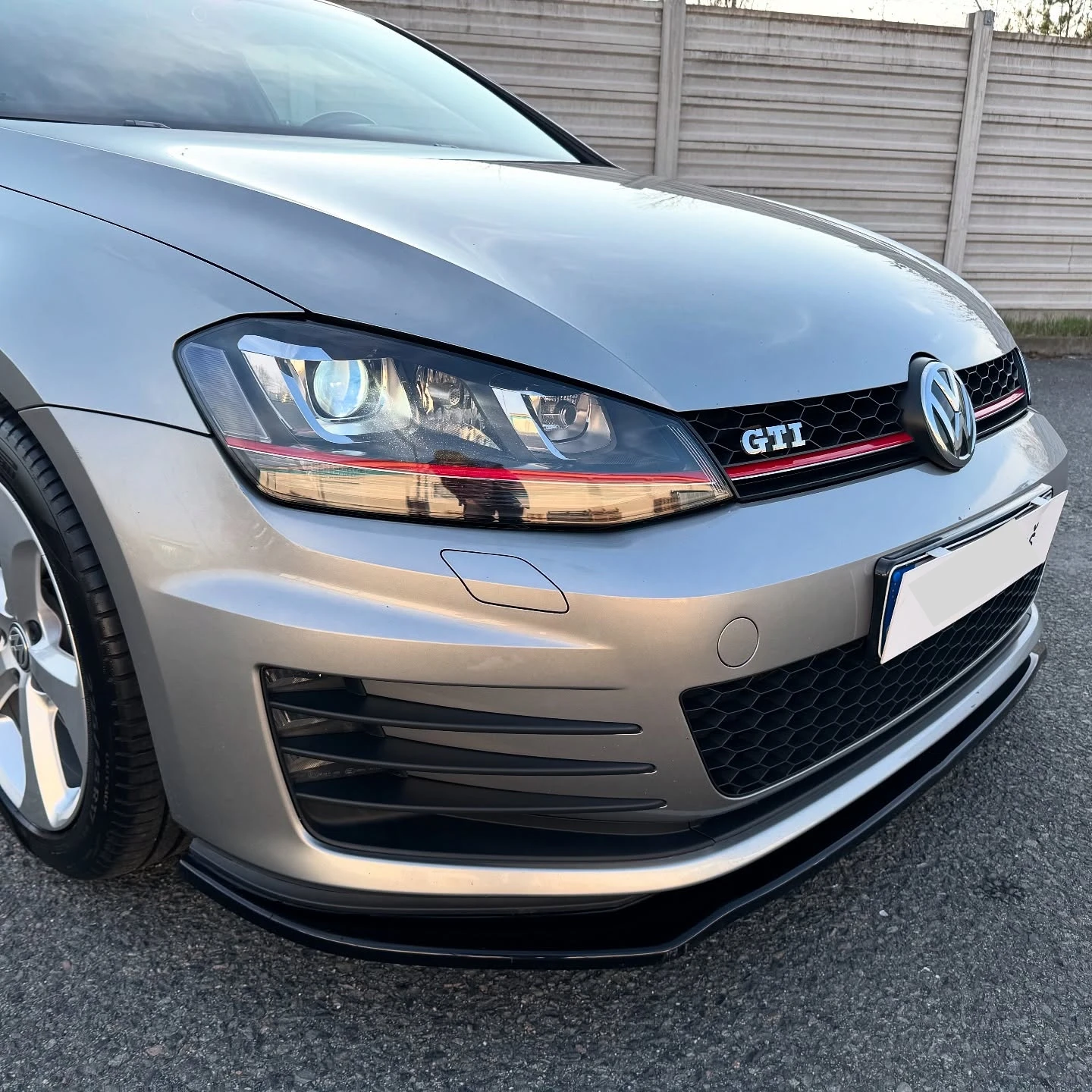 Front Bumper Lip Spoiler Splitter Protector Cover Car Bumper Guards Double Sided Adhesive Spoiler For Volkswagen Golf 7 MK7.5 GTI R Rline 2012-