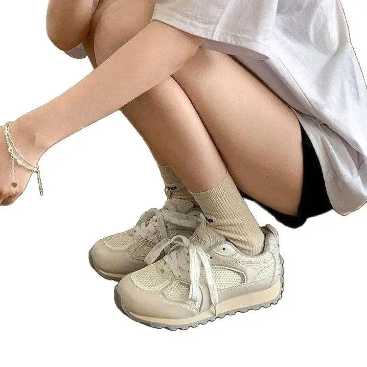 여성 캐주얼 스포츠화 메쉬 경량 두꺼운 밑창 네트 표면 스프링 키높이 레저 아빠 신발 인기 스타일