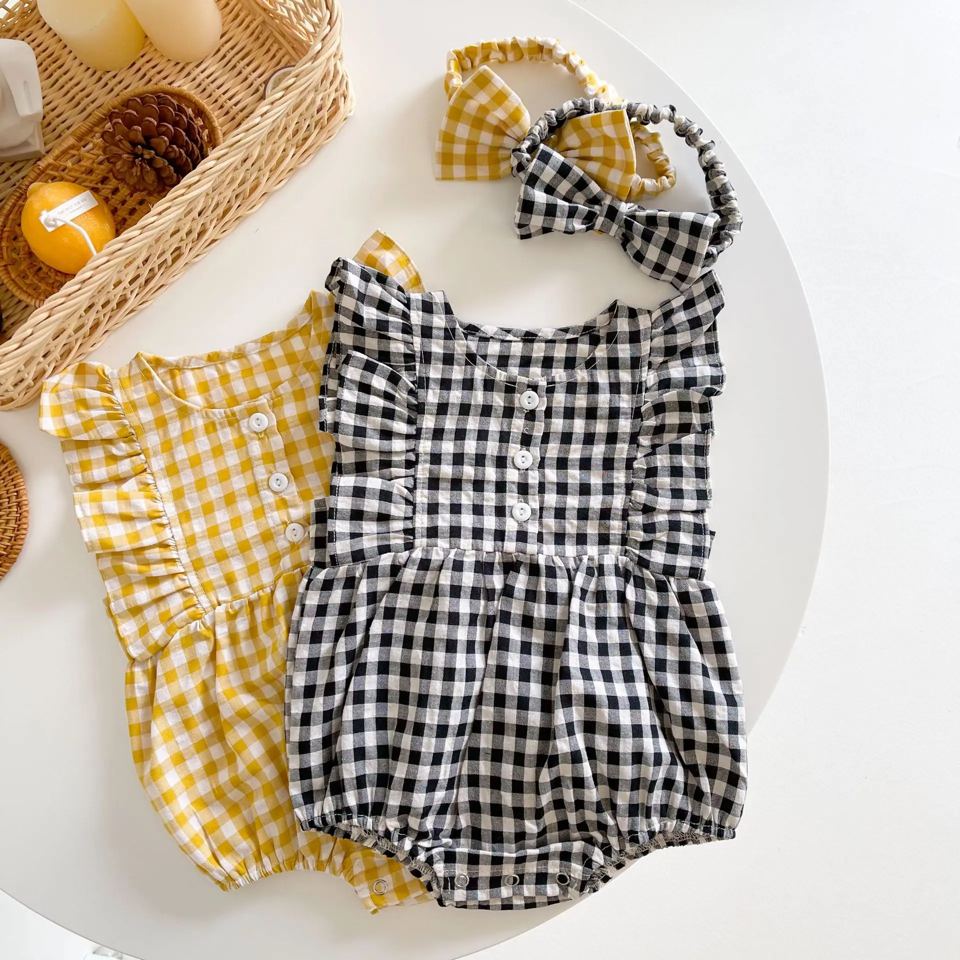 

2024 Ins Summer Infant Girls Onesies Flying Sleeve Cotton Lattice Patchwork Fashion Newborn Girls Romper Simple Baby Girl Parkas