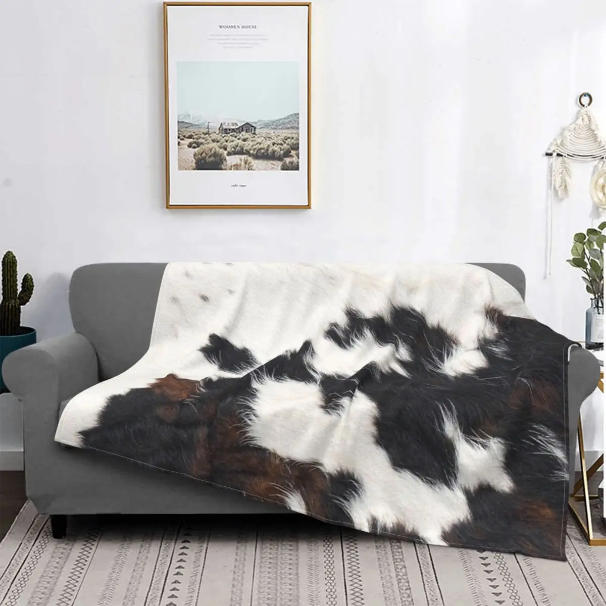 

Cowhide Detail Throw Blanket Cow Print Soft Fleece Fall Throw for Couch Cozy Flannel Blanket Bedroom Decor Gift for Kids Adults