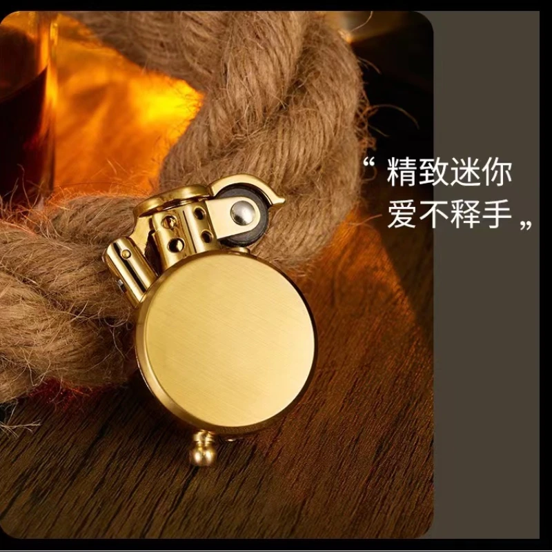 Kerosene Lighter Retro Round Kerosene Lighter Creative Metal Windproof Flame Lighter Gold and Silver Oil Smoking Accessories Tool