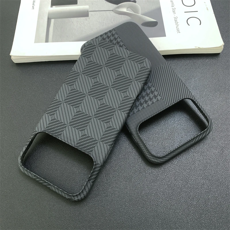 Luxury Slim Carbon Fiber Matte Case with Checkered Pattern and Contrast Color Bumper Cover