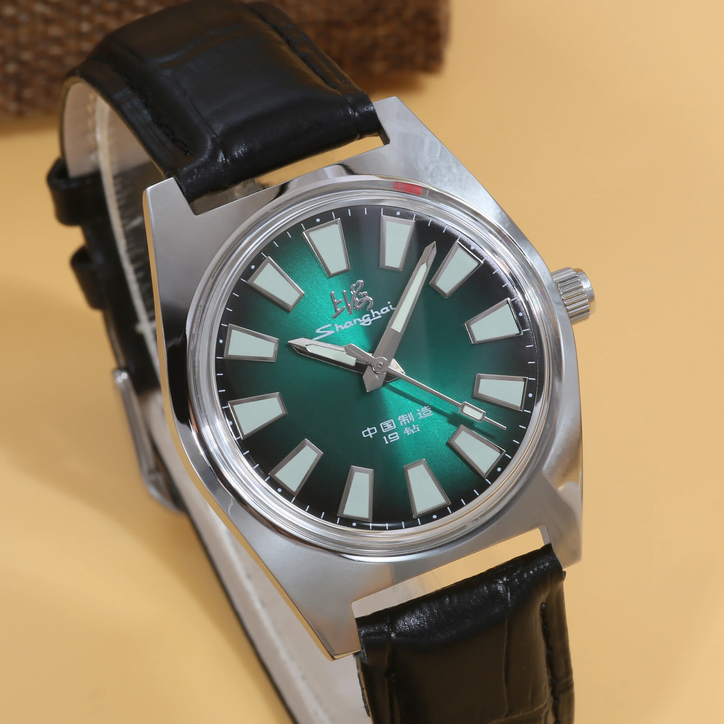 นาฬิกา Bauhaus Design 36 มม. กลไกมือหมุน