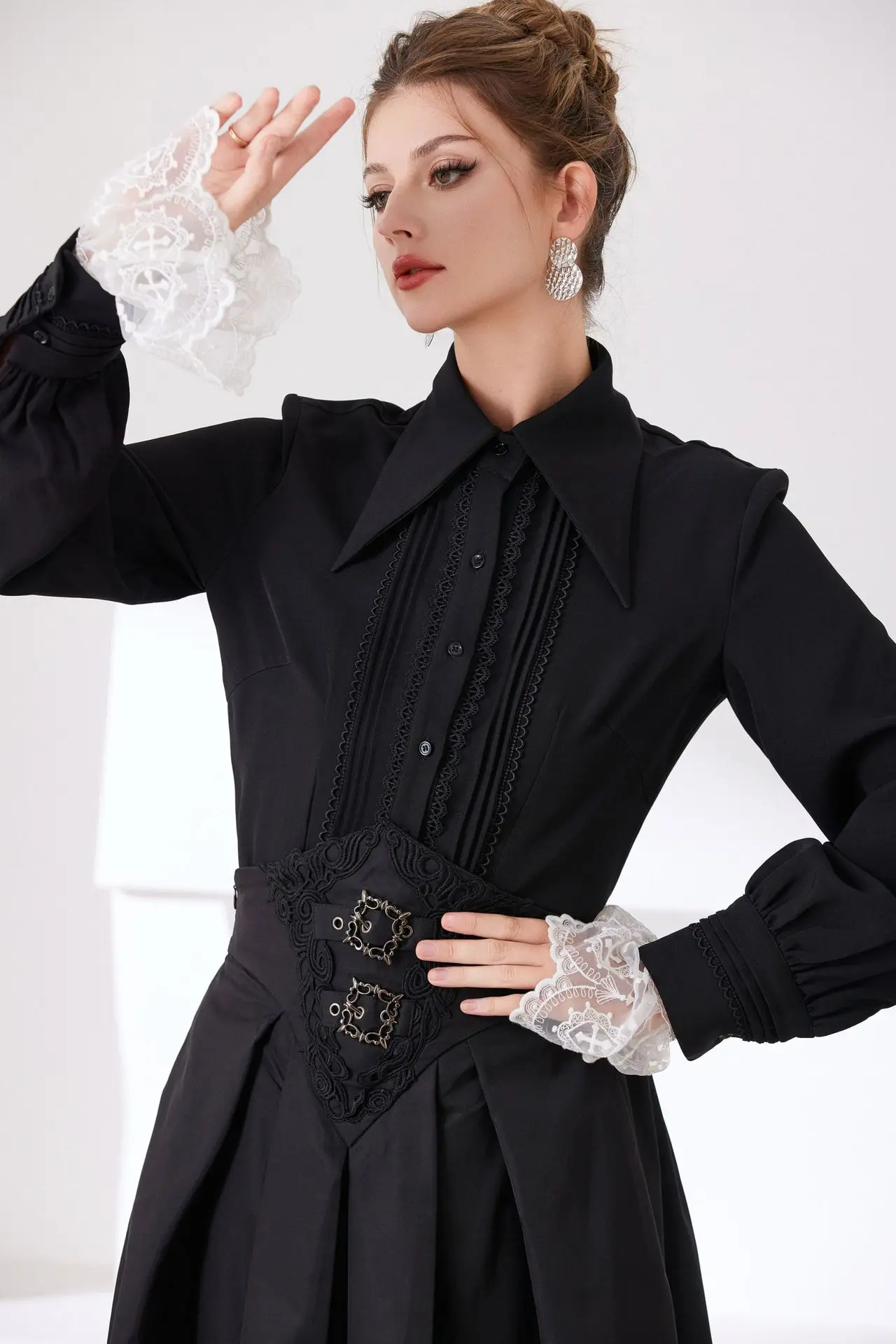 Vintage Spitzen-Rüschenkragen mit Kreuzdesign, Unisex Hofstil-Falschkragen/Lätzchen, Clown-Accessoire Abnehmbarer Halskragen – Detail 15