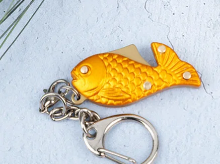 Creative Multifunctional Keychain Men's Waist Hanging Fingertip Gyro Belt Knife Metal Key Chain Ring Small Gift Car Pendant 