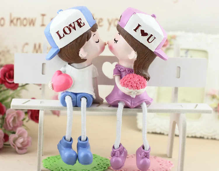 2pcs/set Miniature Ornaments Resin Dolls Hanging Feet Boy Girl Lovers Couple Figurines Craft Wedding Accessories Birthday Gifts