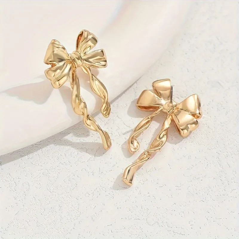 New Fashion Golden Bowknot Stud Earrings for Women Elegant & Chic Design Personality Earrings Jewelry Gifts
