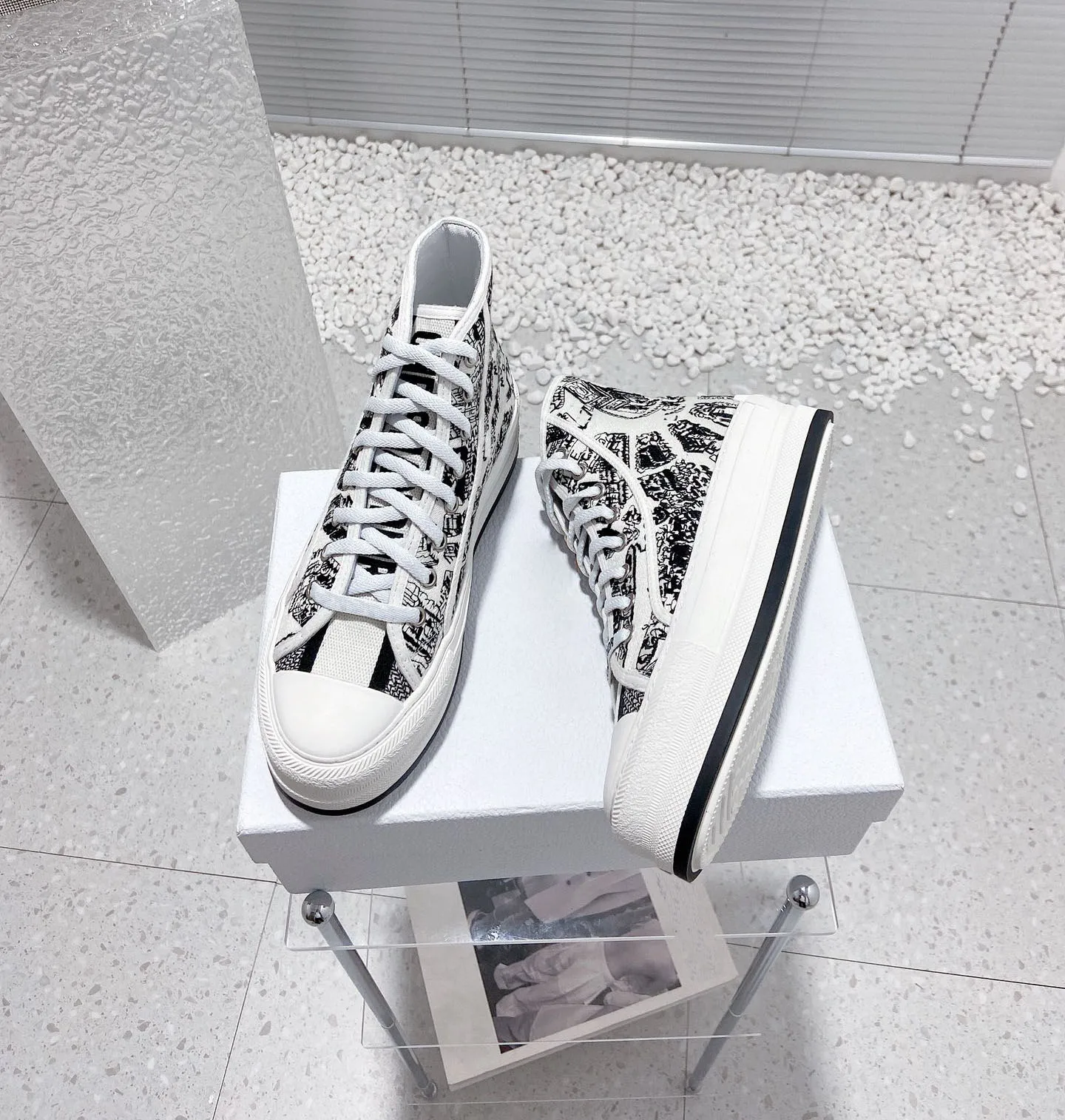 2024 Spring New Fashion Lace up Old Flower Embroidery Letter High Top Thick Bottom Canvas Shoes for Women