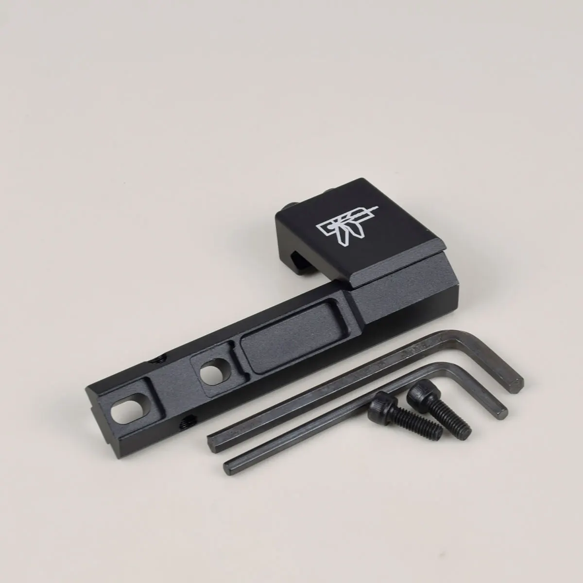 Night Hunting Light Offset Mount for Surefire M300 M600 M300V Tactical Scout Weapon Flashlight Mount on 20mm Picatinny Rail