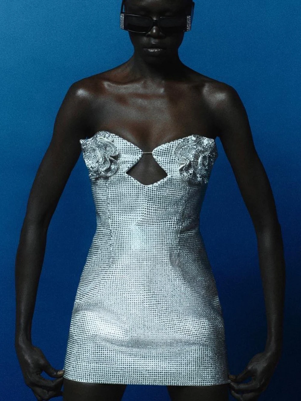 

Women Silver Sleeveless Strapless Sparkling Diamond Bandage Mini 3D Flowers Decoration Bodycon Party Sexy Evening Dress Vestidos