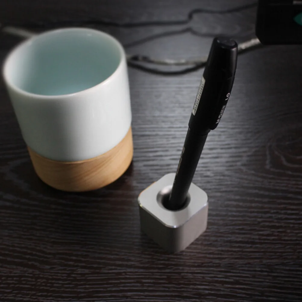Mini Aluminium Alloy Pen Stand Single Pencil Holder Base Desktop Creative Ornament for Home Office School (Random color)