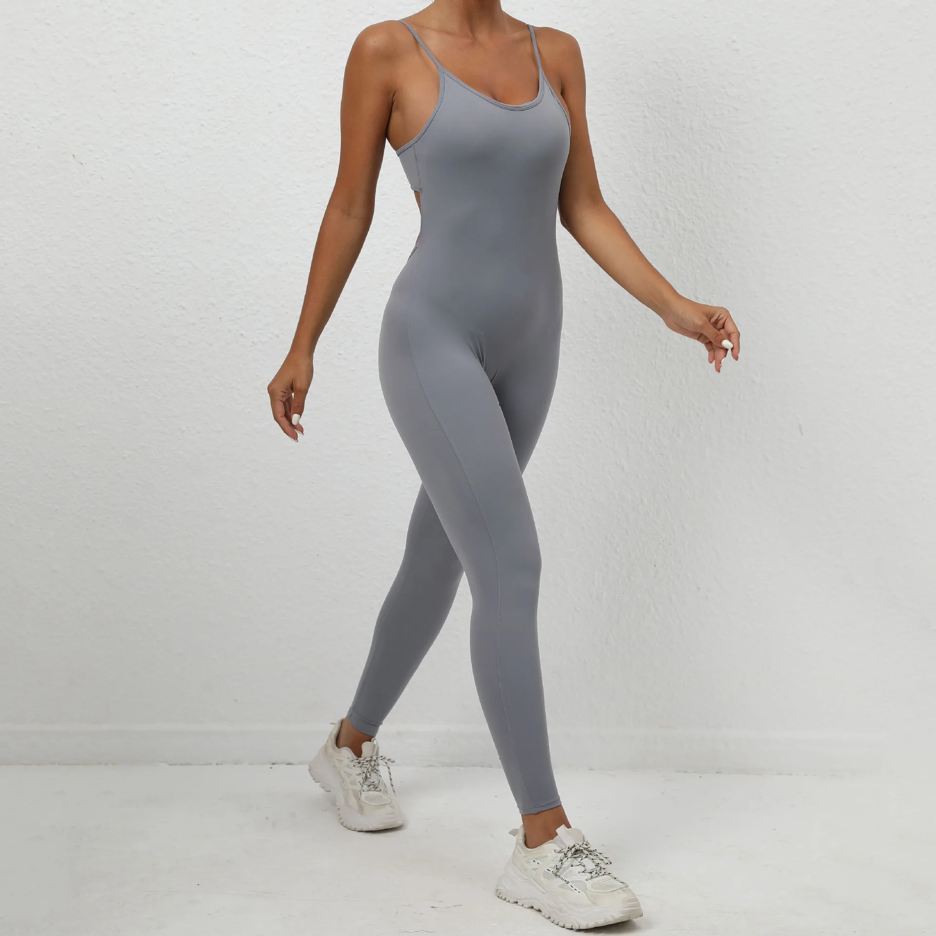 Tight and breathable sports jumpsuit with wrinkles and buttocks lifting fitness yoga pants jumpsuit bodysuit