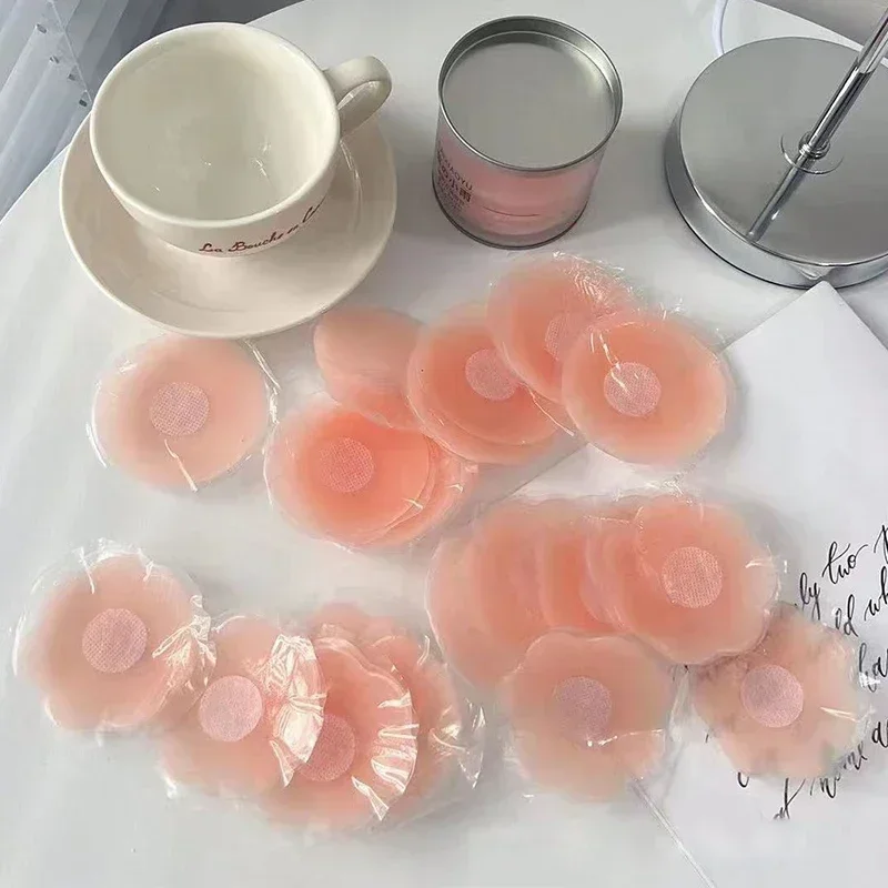 Silicone Breast Patch Silicone Nipple Cover Sticky Bra Breast Nipple Covers Invisible Stick On Bra Breast Sticker Silicone Adhesive Bra Silicone Stickers Reusable Invisible Self Adhesive Chest Paste Reusable Sticker Breast Petal Strapless Lift Up Bra Pad Silicone Petal Nipple Cover