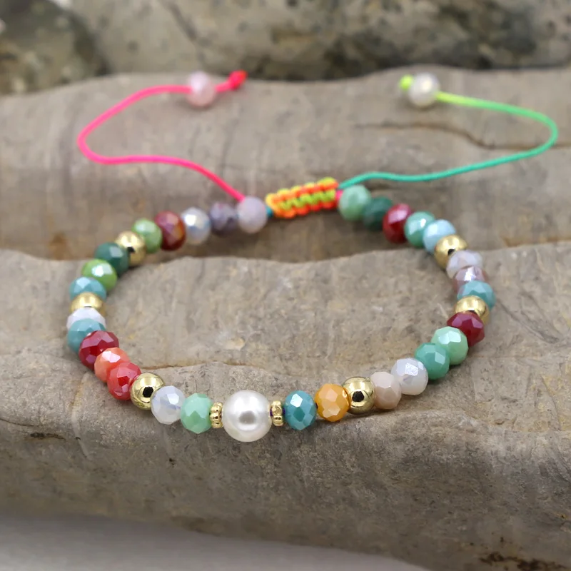 Armbänder für Frauen, modischer Perlen-Kristallschmuck, böhmischer, mehrfarbiger, handgefertigter, verstellbarer Armband-Schmuck, Geschenk-Accessoires für Frauen.
