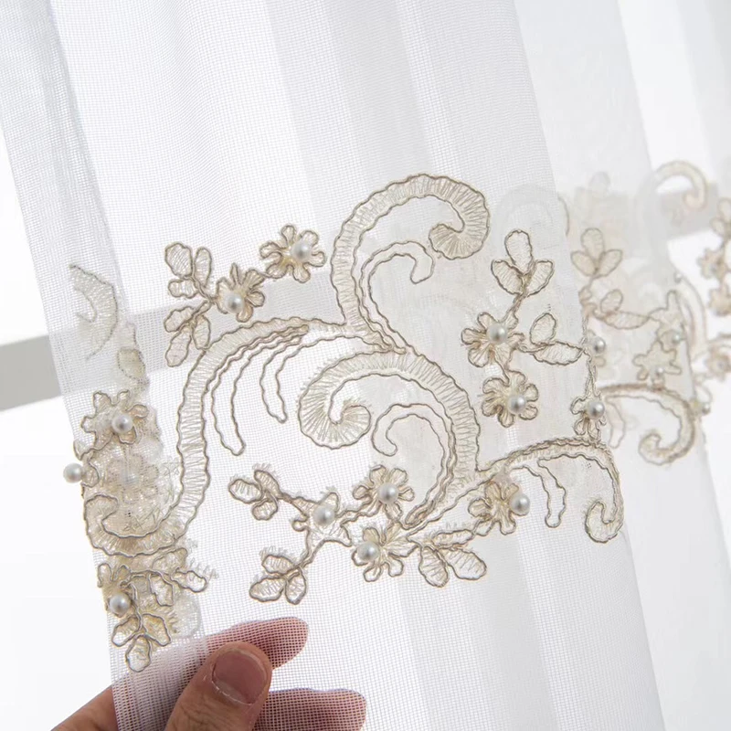 Рисунок 3 - Роскошные тюлевые занавески с вышивкой