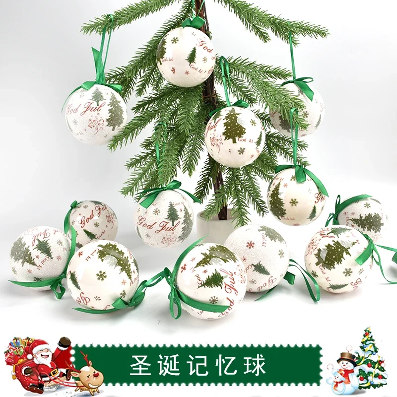 

Christmas decorations shopping mall window scene layout dress up painted memory ball pendants Christmas tree paper wrapped