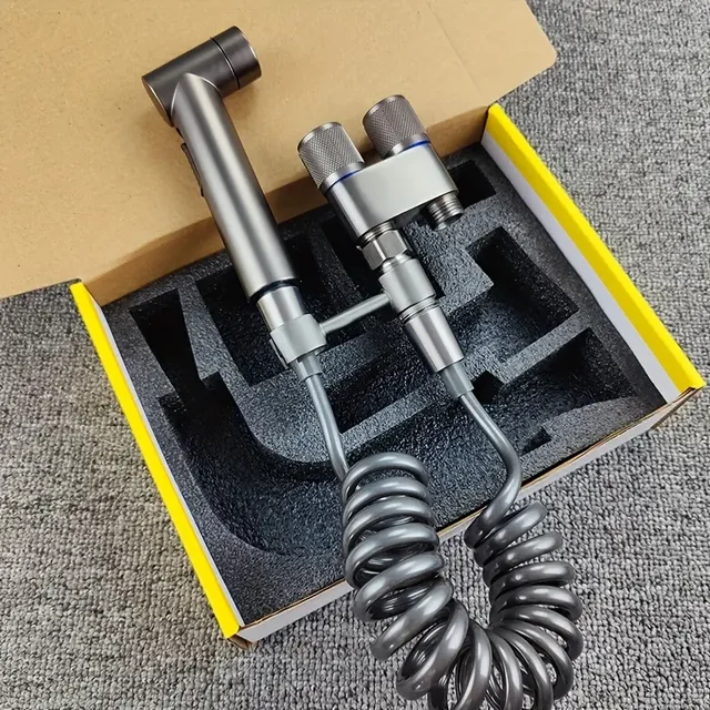 วาล์วสามเหลี่ยมสแตนเลสพร้อมช่องทางเข้าหนึ่งช่องและช่องจ่าย 2 ช่อง พร้อมปืนสเปรย์เพื่อการฟลัชชิ่งที่เพิ่มขึ้น 1