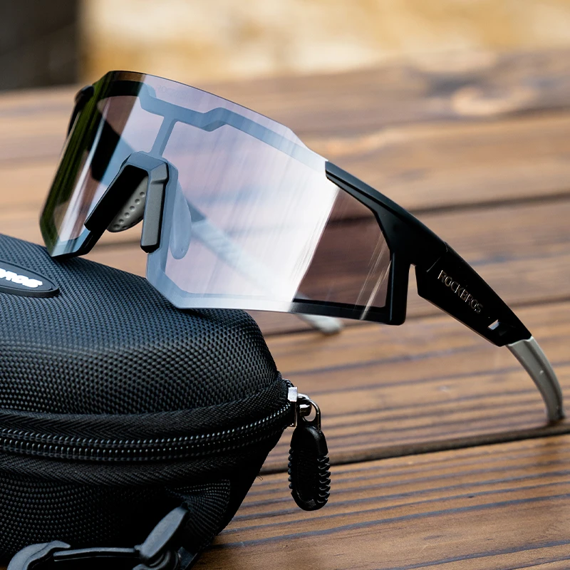 Photochromic antifog