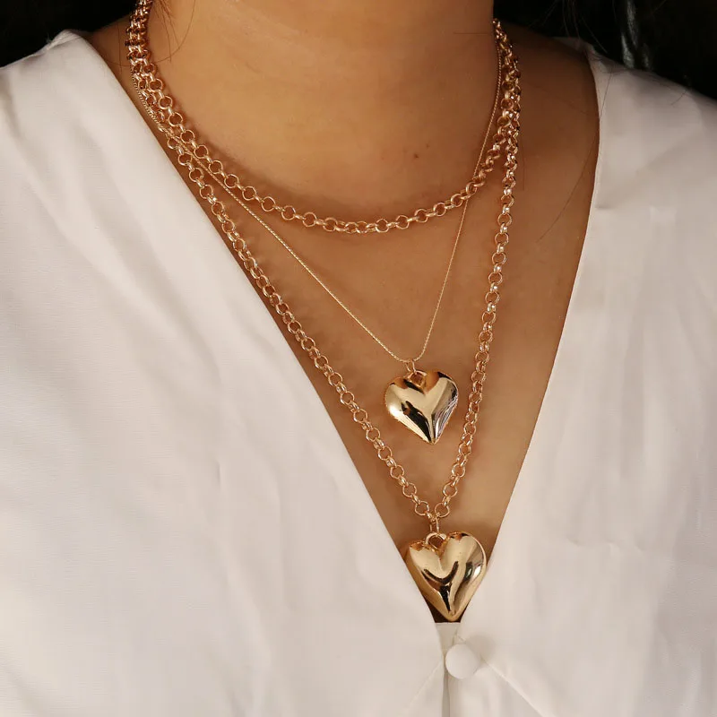 

Модное золотое ожерелье Love