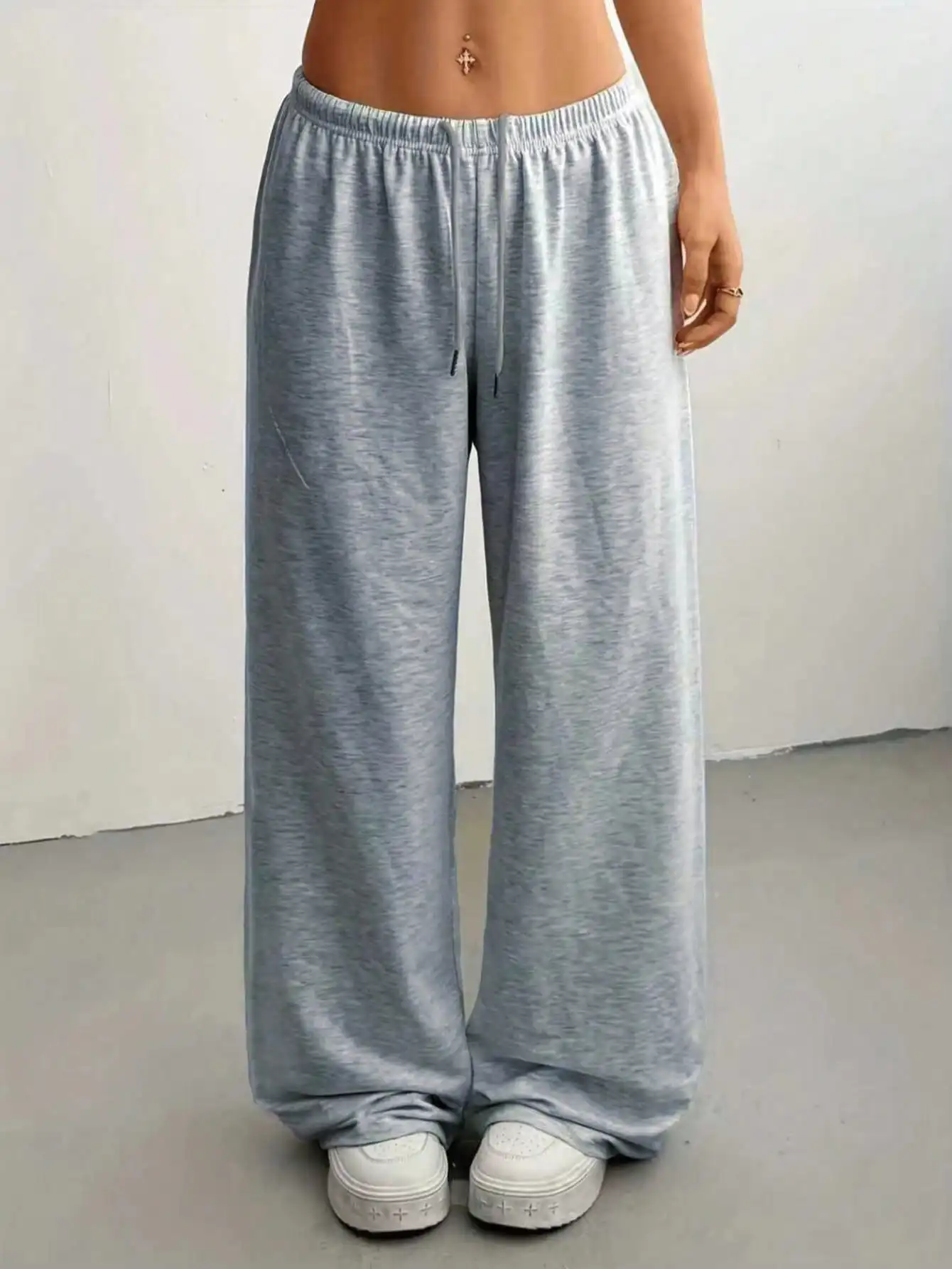 Damen-Jogginghose im lässigen Stil mit weitem Bein, elastischem Bund mit Kordelzug, bequemer und lockerer Passform sowie beliebtem Design.