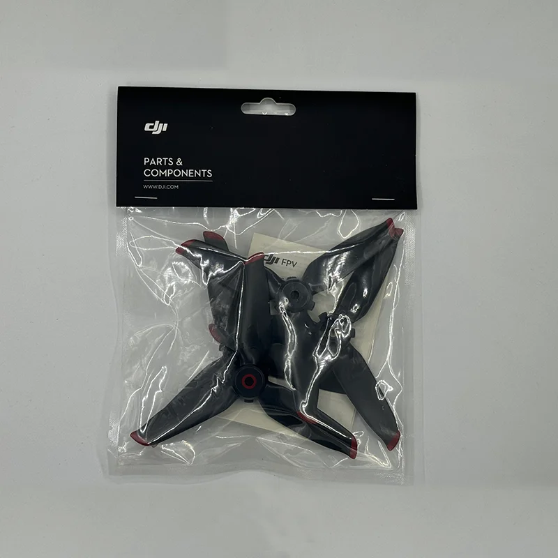 Hélices originales DJI violettes, conçues pour une performance optimale du drone.