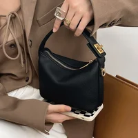 Sac à main simple et rétro, sac à bandoulière, petit sac carré en cuir souple 4