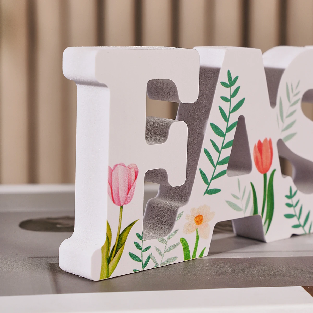 1PC, Easter English letch-shaped Easter table decoration piece, suitable for Easter, celebration party decoration handicrafts