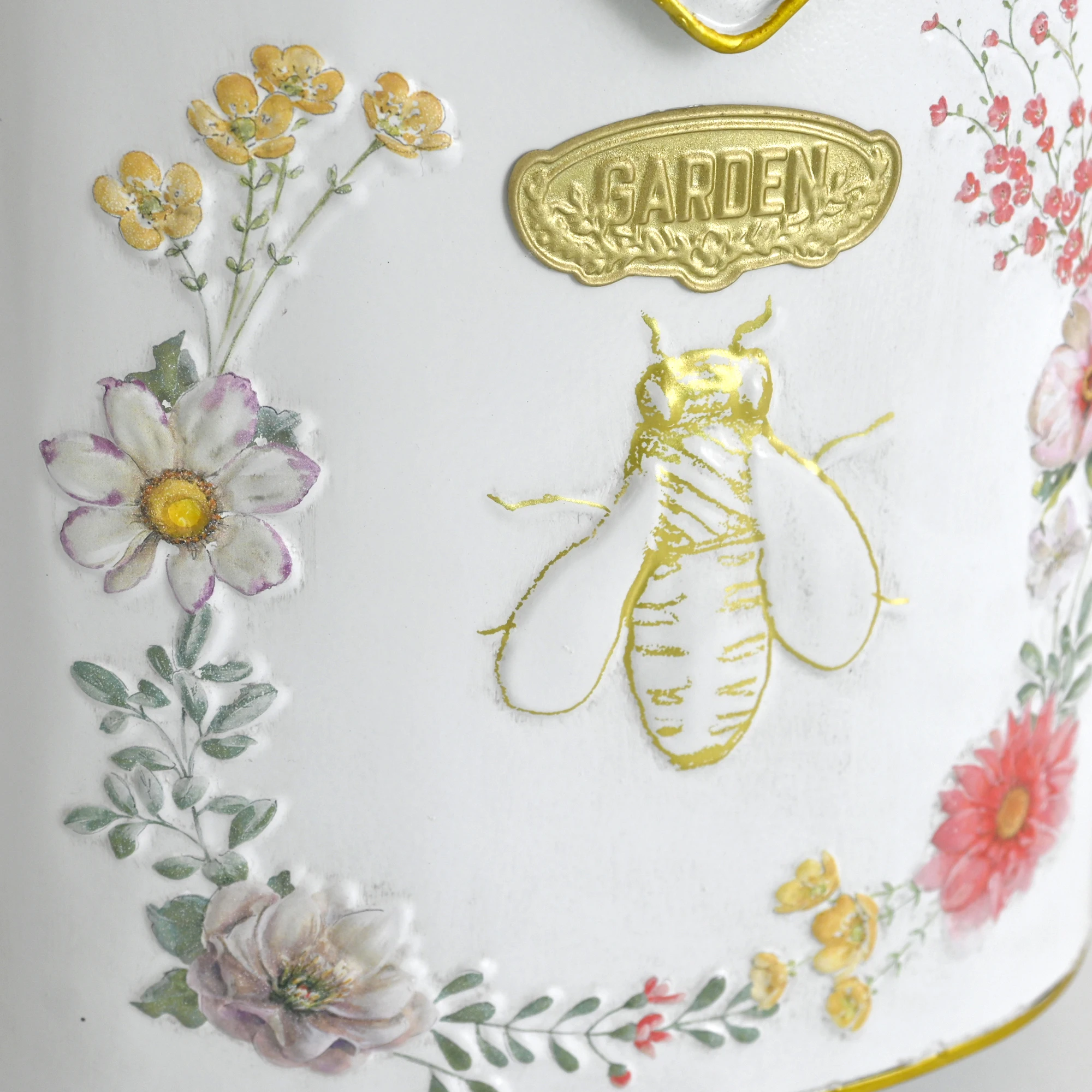 Outdoor Vintage style Mailbox, Bee Pattern Rectangle Wall Post Box, Home Decoration Metal Garden Mailbox