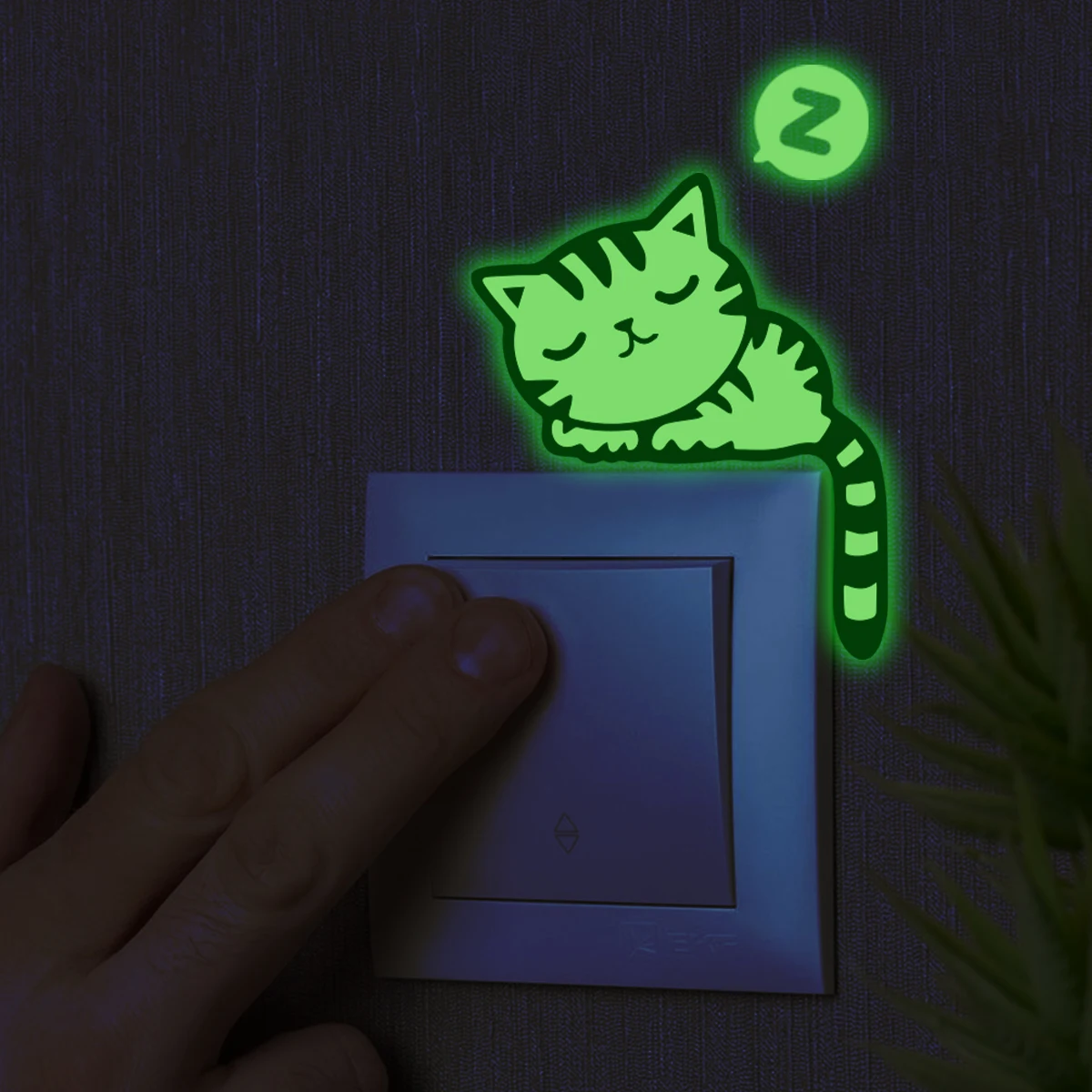 1pcs cartoon animal sleeping cat pattern glow-in-the-dark switch stickers, can be peeled and pasted indoor decoration stickers