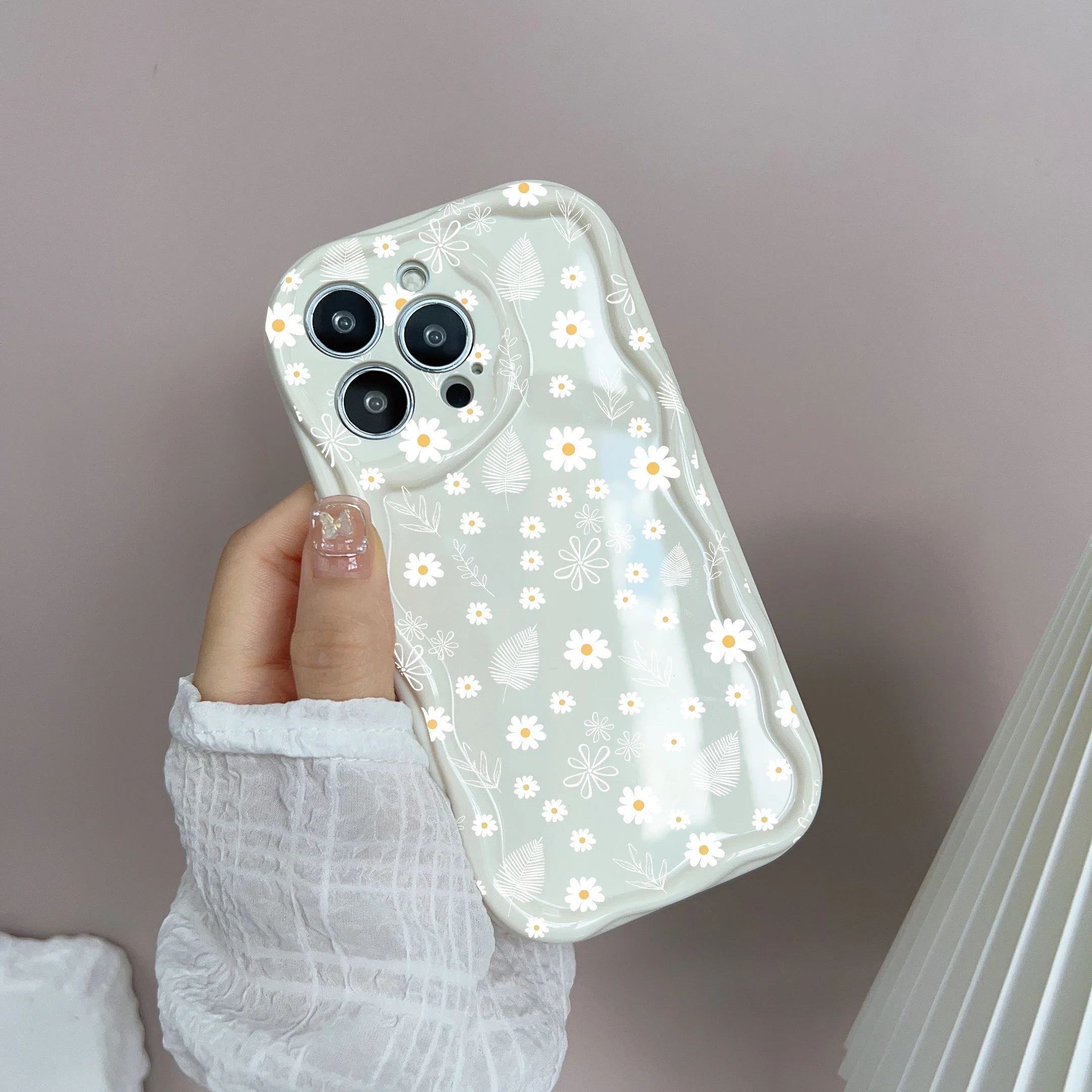 Charming Daisy Flower Wave Phone Case