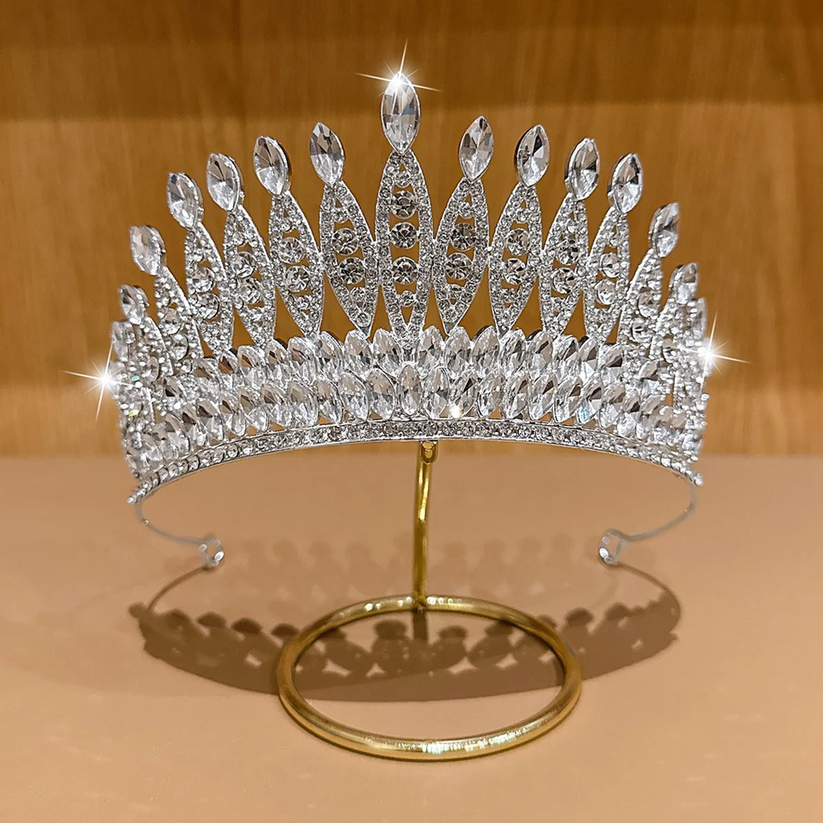 1-silbernes Kronen-Stirnband mit hochwertigem Gefühl, geeignet für den täglichen Gebrauch als Haar-Accessoire – Detail 5