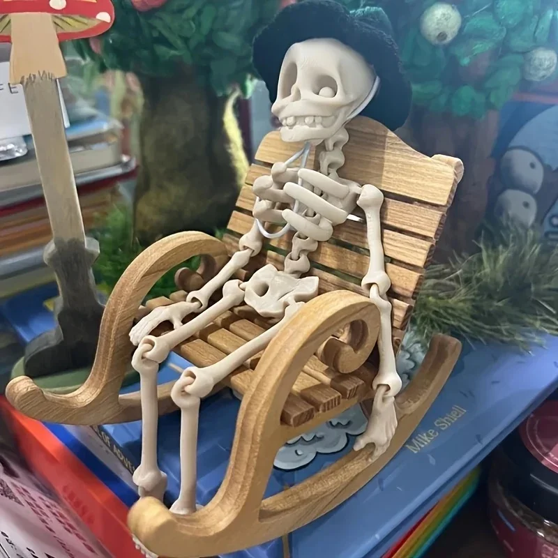 Manyetik paneli gösteren kafatası süsünün arka görünümü