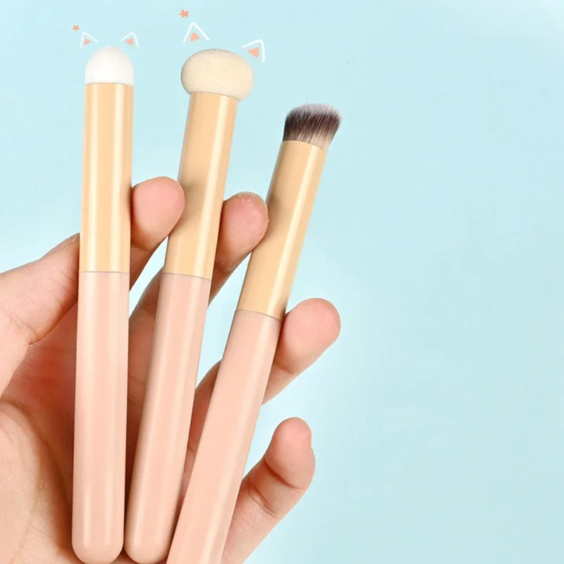 Description Picture 2 of itemSmall Mushroom Concealer Brush For Spots Acne Marks Dark Circles Soft Sponge Powder Puff Wet & Dry Use Contour Makeup Brushes