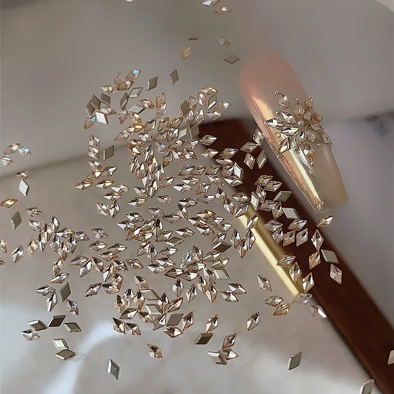50pcs 미니 네일 아트 액세서리 반짝 이는 지르콘 라인스톤 네일 참 1.5*3mm 마름모꼴 네일 보석 네일 다이아몬드 장식