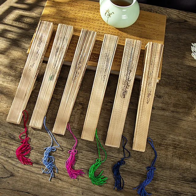 Vintage Stílusú Kézzel Készített Összecsukható Kézi Ventilátor Üreges Fa Faragási Minta Bojt Dekoráció Kézműves Rajongó Otthoni Esküvői Buli Ajándék - Image 6