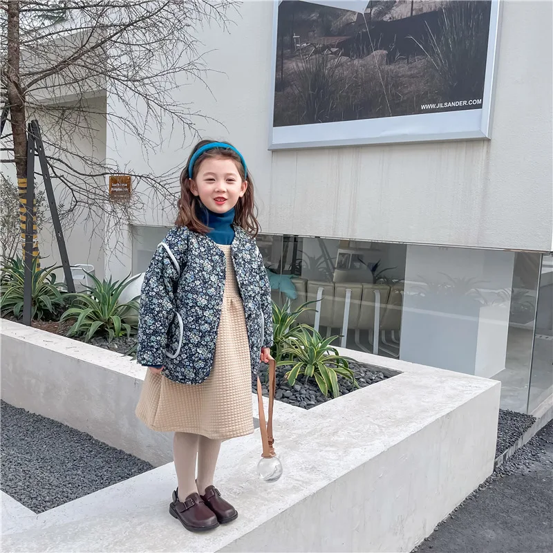 Children's Retro Style Blue Floral Quilted Edge Wrapped Cotton Jacket for Girls, Fashionable and Versatile
