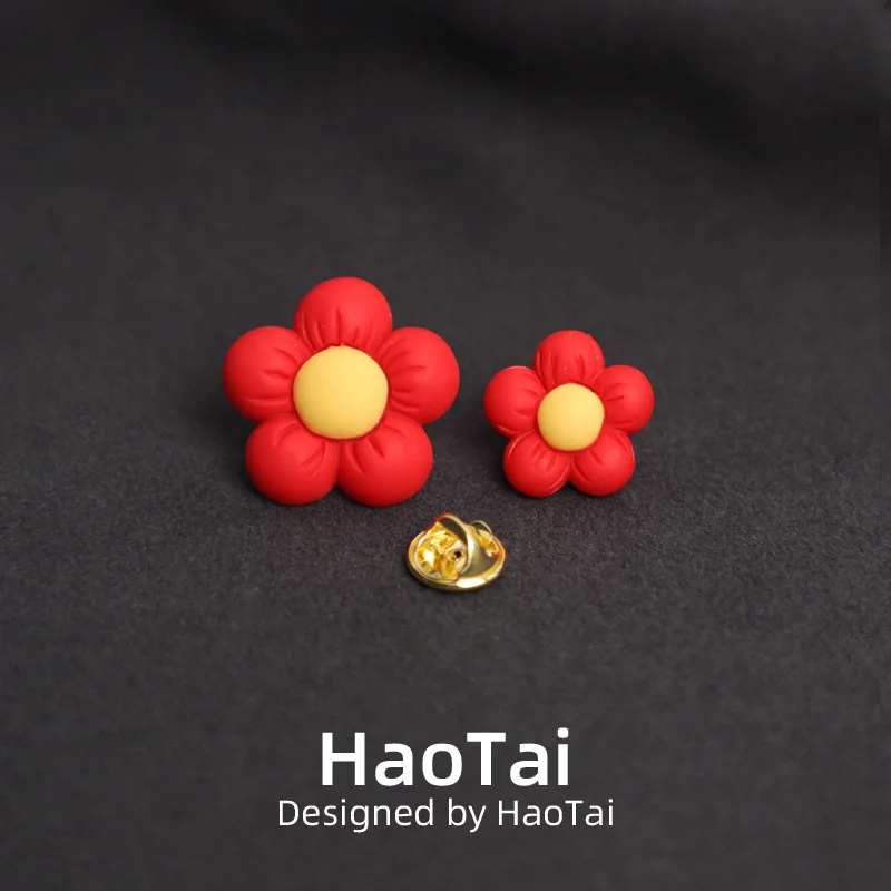 1pcs Creative Small Red Flower Chest Badge Student Reward Clothing Hat Bag DIY Accessory Pin Decoration Crafts Badges