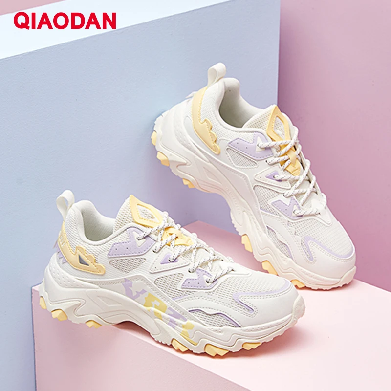QIAODAN Sneakers Women 2023 New Fashion Shock-Absorbant Anti-slip Rubber Sole Height Comfortable Balanced Casual Shoe XM16220360