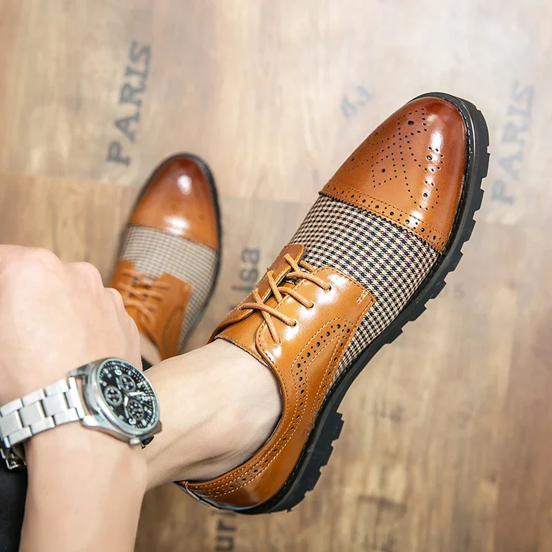 

New High Quality Leather Men Brogues Shoes Lace-Up Bullock Business Dress Men Lattice Oxfords Shoes Male Formal Shoes Big Size